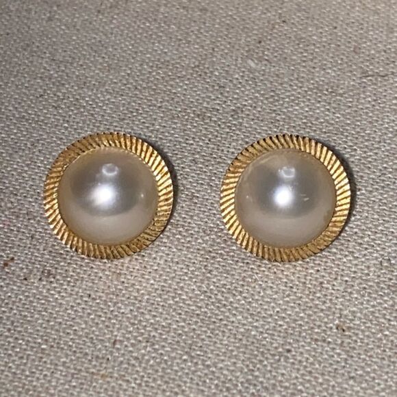 💛 Vintage 14k Gold Diamond Cut Pearl Earrings - Picture 2 of 7